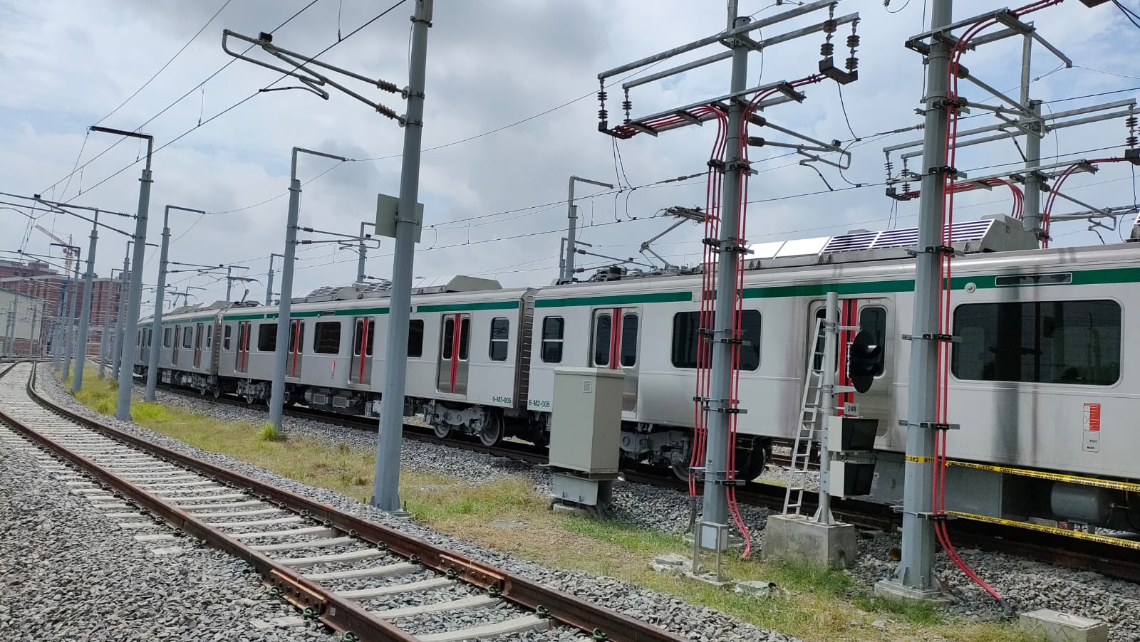 রোববার সকাল ১১ ভায়াডাক্টের উপর প্রথম মেট্রো ট্রেন চলাচল পরীক্ষণ এর আনুষ্ঠানিক সূচনা হলো