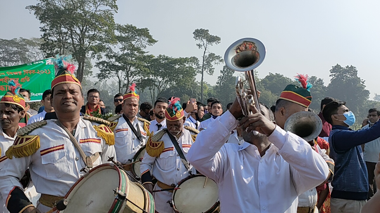 জাতীয় স্মৃতিসৌধ থেকে ১৬ই ডিসেম্বর, ২০২১ দুপুরে ছবি তুলেছেন : মিনহাজ চৌধুরী
