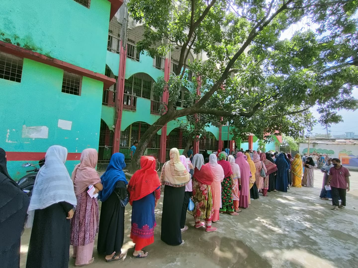 রাজধানীর উত্তর সিটি কর্পোরেশনের কাওলার খিলক্ষেত প্রাথমিক বিদ্যালয় থেকে ৭ সেপ্টেম্বর (মঙ্গলবার) সকাল ১০ টায় ছবি তোলেছেন মিনহাজ চৌধুরী।