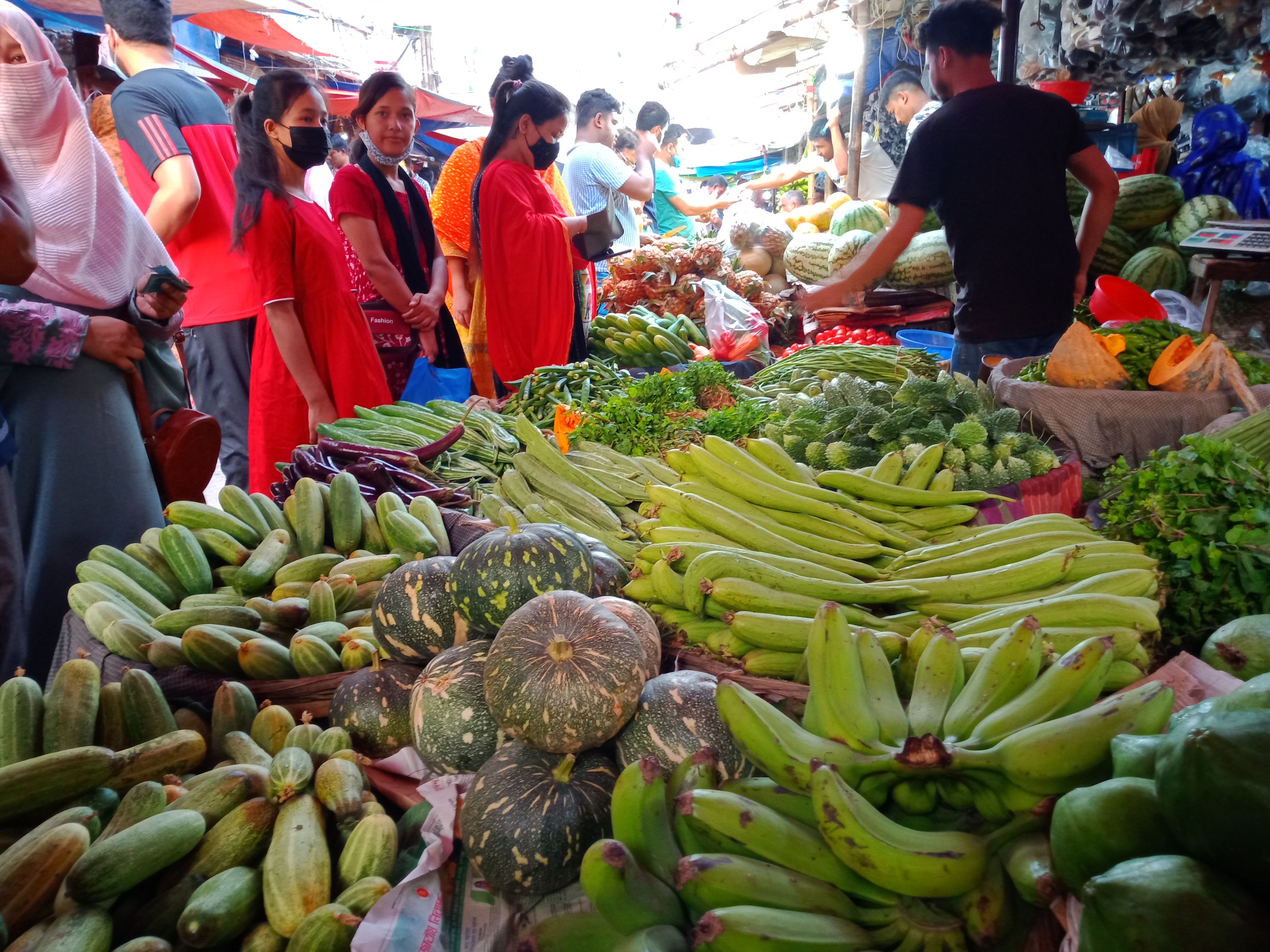 হঠাৎ বেগুন সহ বিভিন্ন সবজির দাম বেড়েছে কেন?