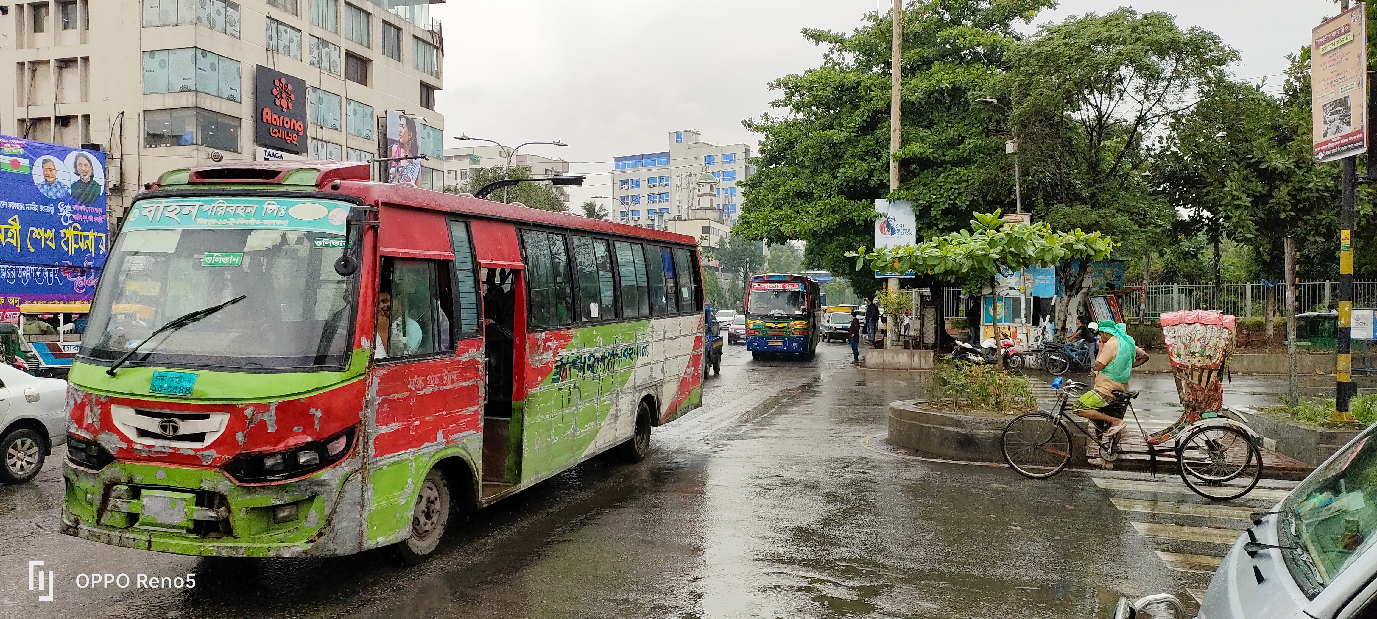 রাজধানীর মানিক মিয়া এভিনিউ থেকে তোলেছেন রানজিবুল মিজান