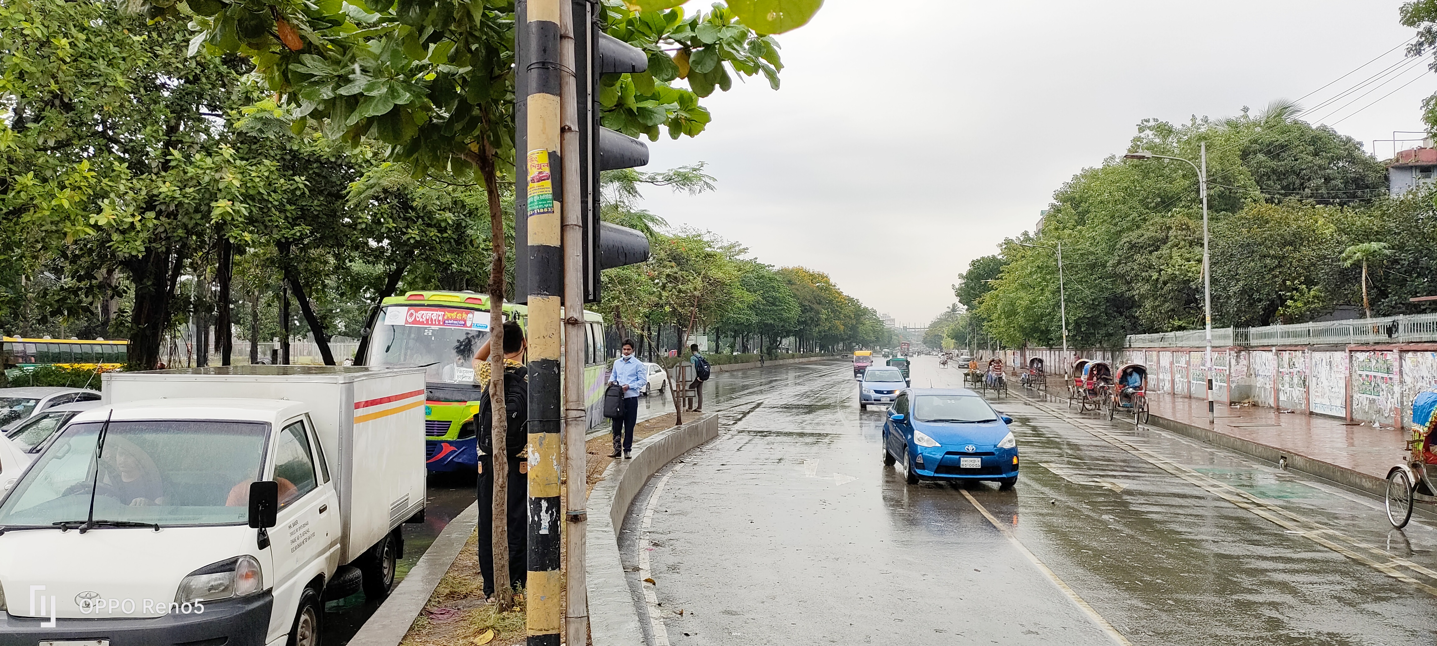 রাজধানীর মানিক মিয়া এভিনিউ থেকে তোলেছেন রানজিবুল মিজান
