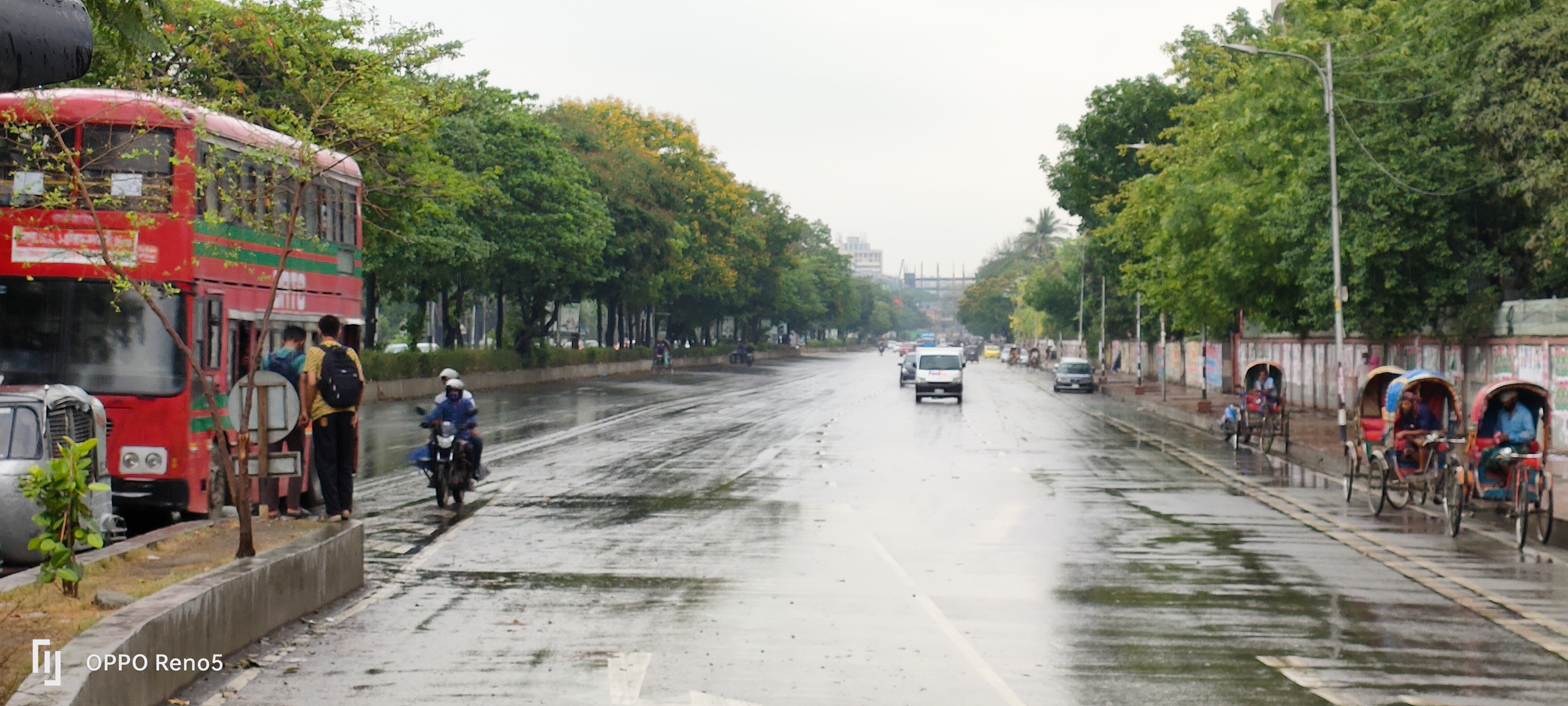 রাজধানীর মানিক মিয়া এভিনিউ থেকে তোলেছেন রানজিবুল মিজান
