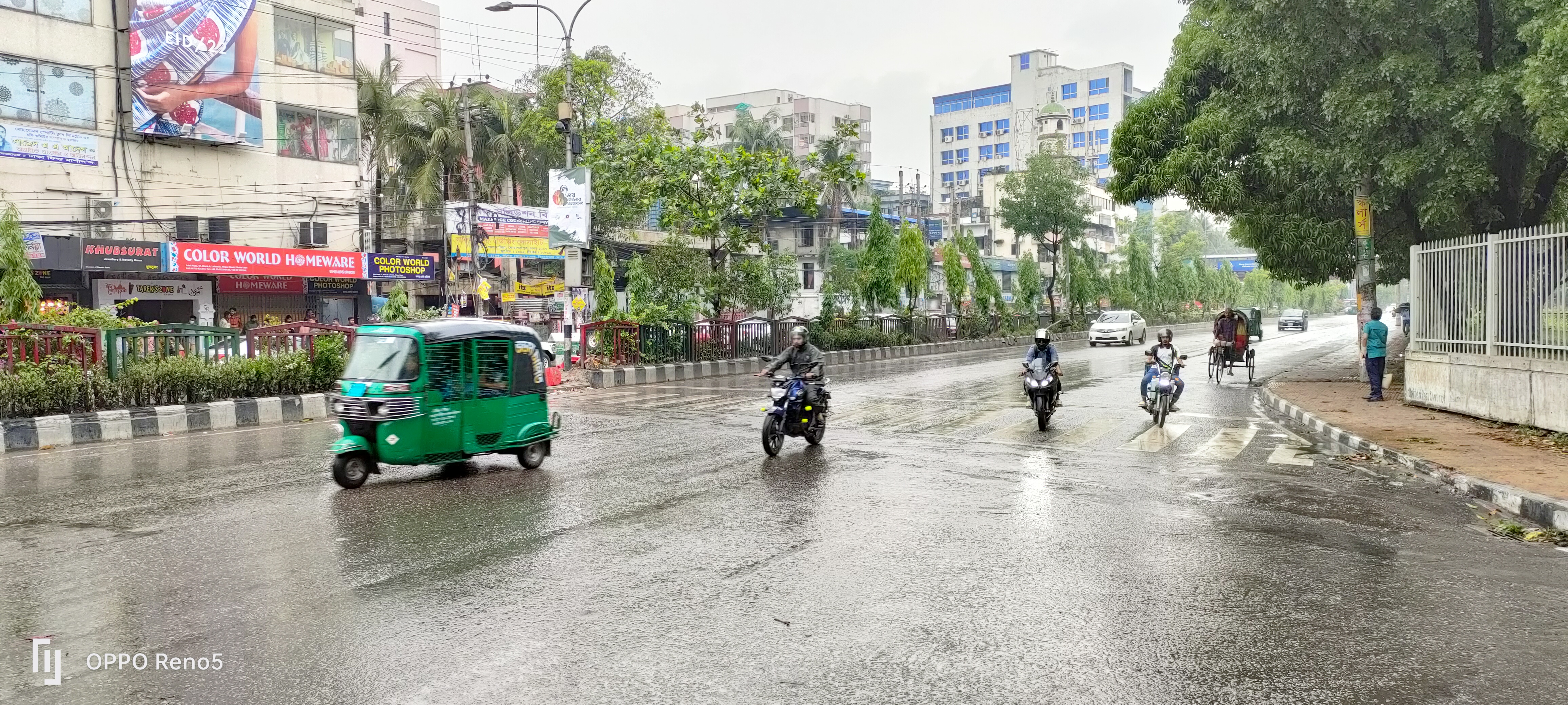 রাজধানীর মানিক মিয়া এভিনিউ থেকে তোলেছেন রানজিবুল মিজান