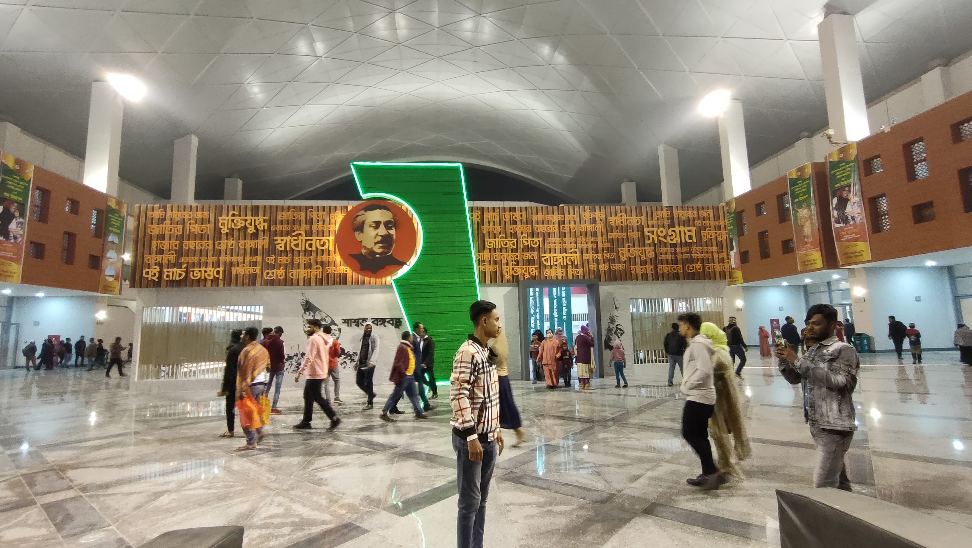 ঢাকা আন্তর্জাতিক বাণিজ্য মেলা ২০২২ থেকে ছবি তুলেছেন মিনহাজ চৌধুরী