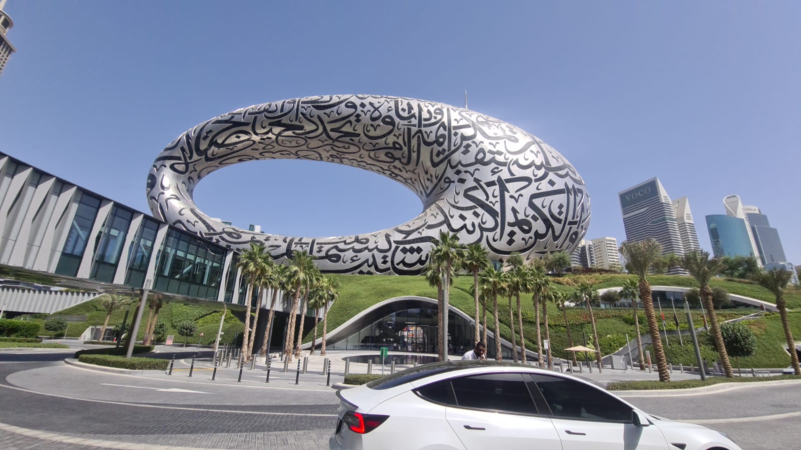 বিশ্বের সবচেয়ে সুন্দর এই ভবন, কি আছে ভেতরে?