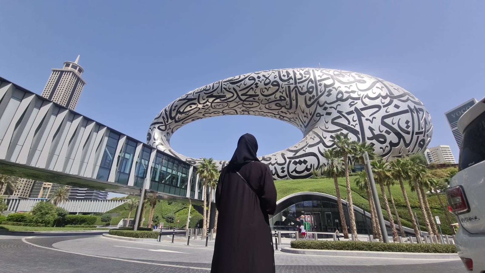 বিশ্বের সবচেয়ে সুন্দর এই ভবন, কি আছে ভেতরে?