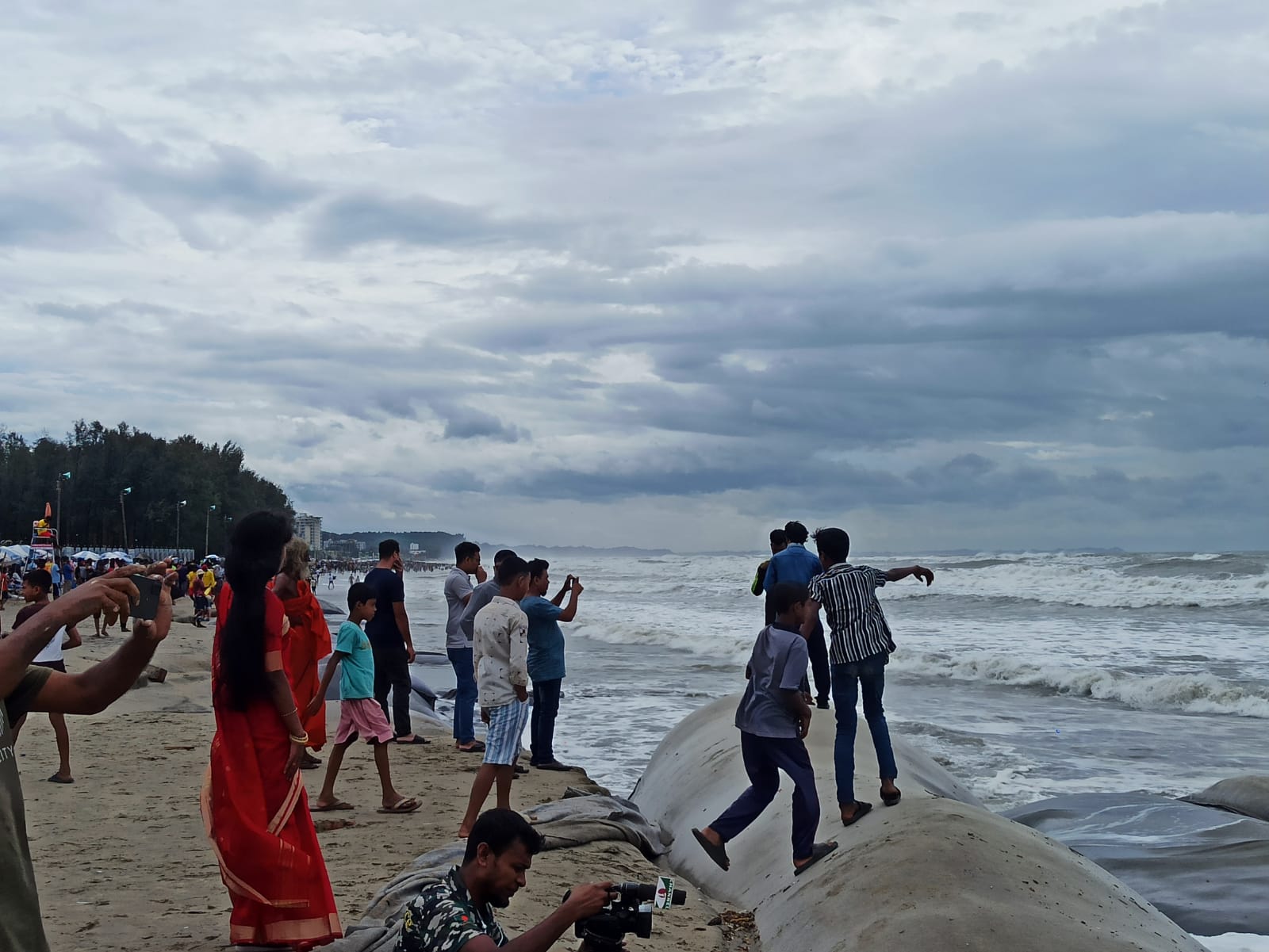 উপকূলের দিকে এগিয়ে আসছে ঘূর্ণিঝড় সিত্রাং